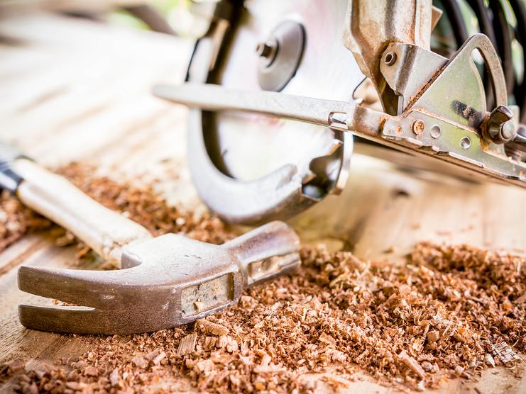 Hammer und Holzspäne - #Branche2# Hammer und Holzspäne - #Branche2#