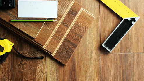 Holzleisten und Maßband - Volgelperspektive Holzleisten und Maßband - Volgelperspektive